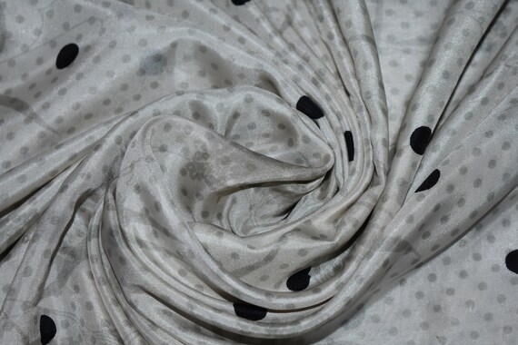 Saree 100 % tissu noir Pure soie Sari noir tissu Design imprimé Floral robe fabrication artisanale tissu imprimé Vintage 6ef477 Saree 100 % tissu noir Pure soie Sari noir tissu Design imprimé Floral robe fabrication artisanale tissu imprimé Vintage 6ef477