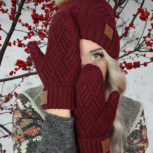 Women&#39;s Cashmere Hat and Mittens Set – Soft & Warm Winter Accessories, Cozy Luxury Gift for Her, Elegant Cold Weather Outfit