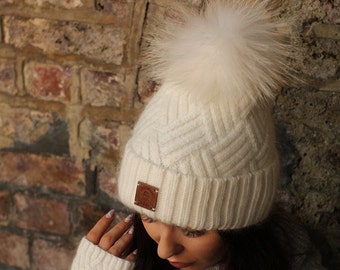 Chapeau blanc en cachemire, Bonnet blanc, Chapeau tricoté, Chapeau pom pom en vraie fourrure, Chapeau en cachemire blanc d’hiver pour femmes confortables et super douces