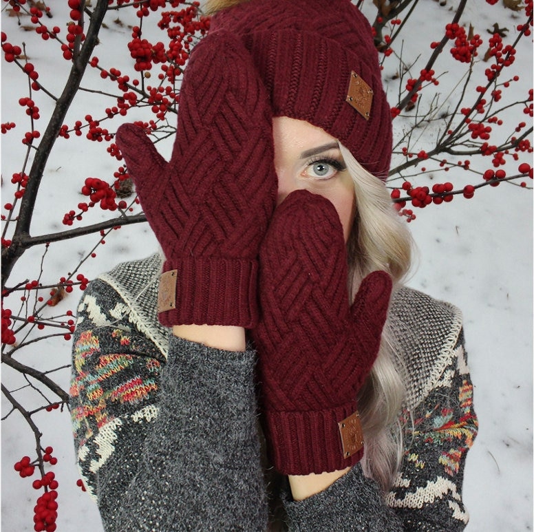Kit and Ace Berkeley Cashmere Hat and Mittens Toques, Mitts & Scarves | Kit and Ace main image 2
