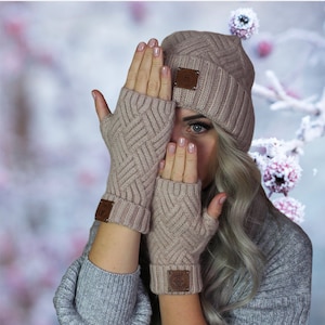 Cashmere hat and fingerless gloves set, Cashmere beanie hat, Warm and soft winter cashmere set for women&#39;s. Gift for her
