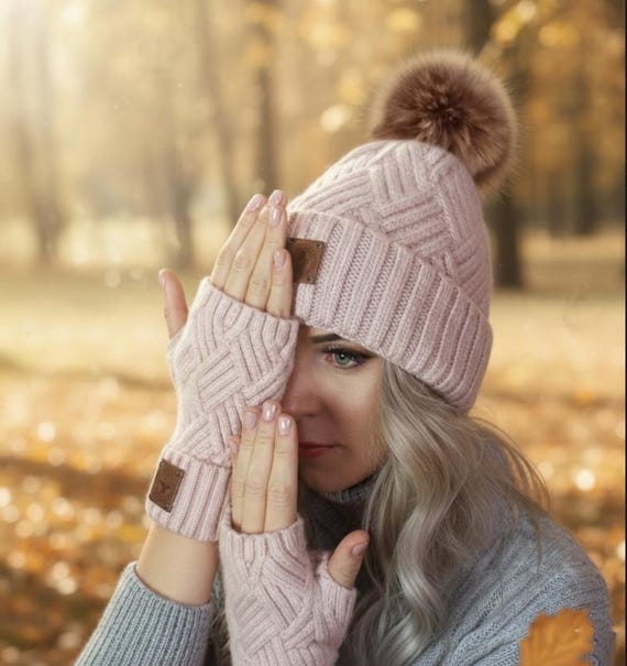 Cashmere Hat and Fingerless Gloves Set, Fox Fur Pom Pom  display picture 3