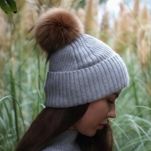 Bonnet Imperméable Femme Brooklyn – Chaleur Extrême, Pompon Fausse Fourrure, Doublure Polaire Douce