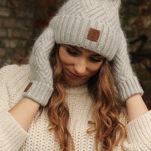 Women&#39;s Cashmere Hat and Mittens Set – Soft & Warm Winter Accessories, Cozy Luxury Gift for Her, Elegant Cold Weather Outfit