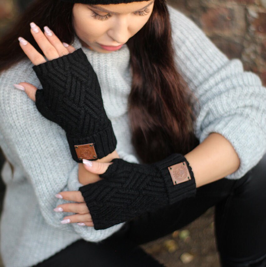 Cashmere gloves for women, soft stylish and warm cashmere gloves in ma