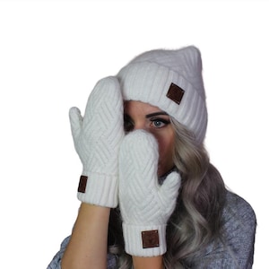 Women&#39;s Cashmere Hat and Mittens Set – Soft & Warm Winter Accessories, Cozy Luxury Gift for Her, Elegant Cold Weather Outfit