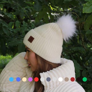 Silk-Lined Cashmere Beanie for Women – Frizz-Free Winter Hat with Faux Fur Pom Pom, Cozy Gift for Her, Soft Warm Luxury Beanie