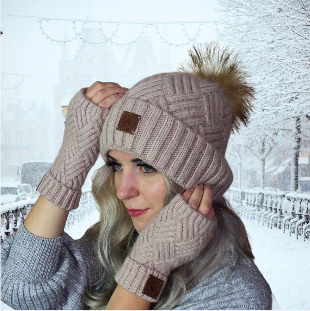 Cashmere Hat and Fingerless Gloves Set, Fox Fur Pom Pom  display picture 1