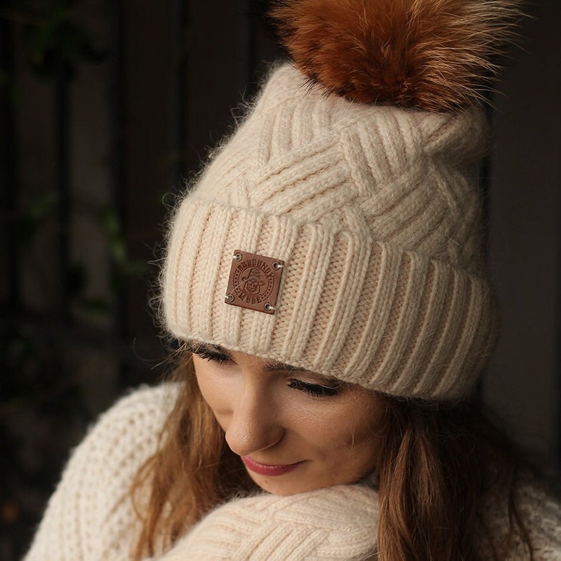 Beige cashmere real fur pom pom hat