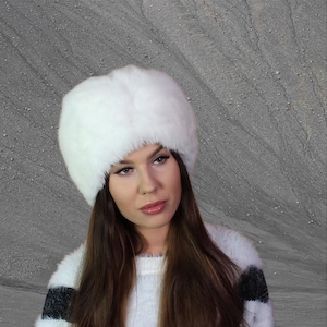 Natural Fox Fur Women&#39;s Hat: Windproof and Warm with Lining – Perfect Gift for Her