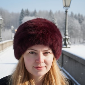 Cappello da donna in pelliccia di coniglio naturale lavorato a maglia: berretto invernale morbido, caldo ed elegante, regalo accogliente per lei