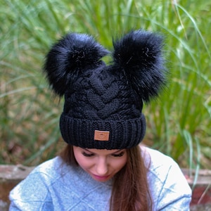Women’s Double Pom Pom Winter Hat – Fleece-Lined Wool Beanie, Windproof & Warm, Cute Cold Weather Gift for Girls or Her