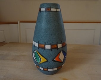 Ü-Keramik-Vase. Höhe 21 cm Öffnung 4,5cm. Handgemalt 455/20