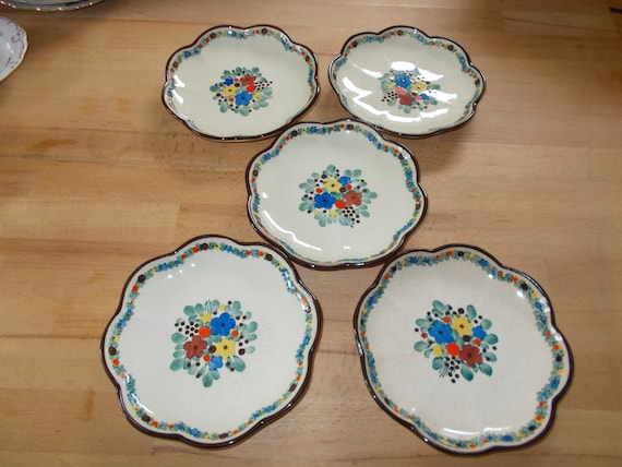 5 sehr alte kleine Teller mit buntem Dekor. Villeroy und Boch Mettlach. 