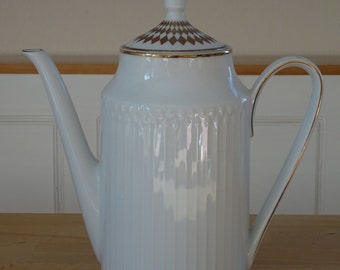 Een stijlvolle koffiepot met verrassende details. Inhoud 1400 ml. Hutschenreuther Luxor