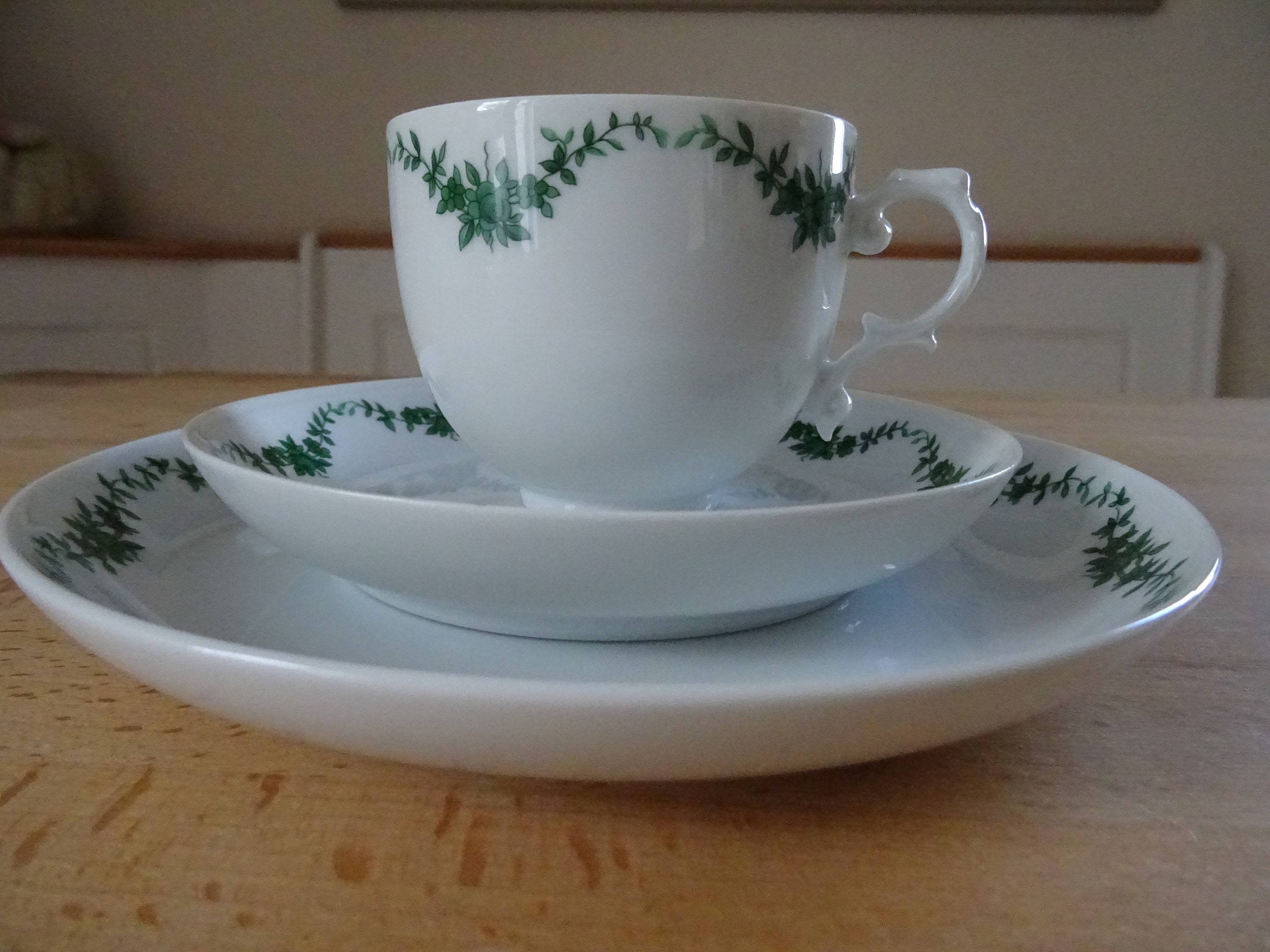 Kaffeegedeck mit hbscher grner Blumengirlande auf weiem Porzellan.  Frstenberg.Schlossgarten. gemarkt - Etsy.de