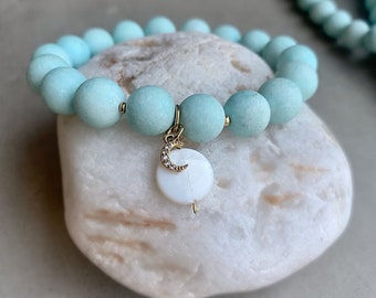 Jade beaded bracelet, blue bracelet, natural stone bracelet, gemstone bracelet, shell charm, tiny moon charm, boho bracelet, beach bracelet