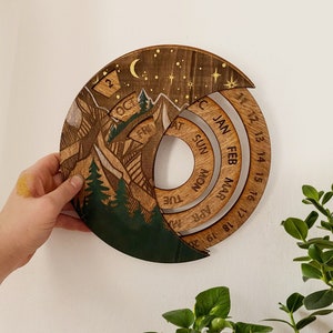 Ewiger Kalender Bergmalerei, 2024 Kalender, Für immer Kalender, Hängekalender aus Holz, Waldmalerei, Mondkalender