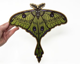 Luna Motte Wandbild mit Gravur: Birkenholz Wanddeko (30cm)