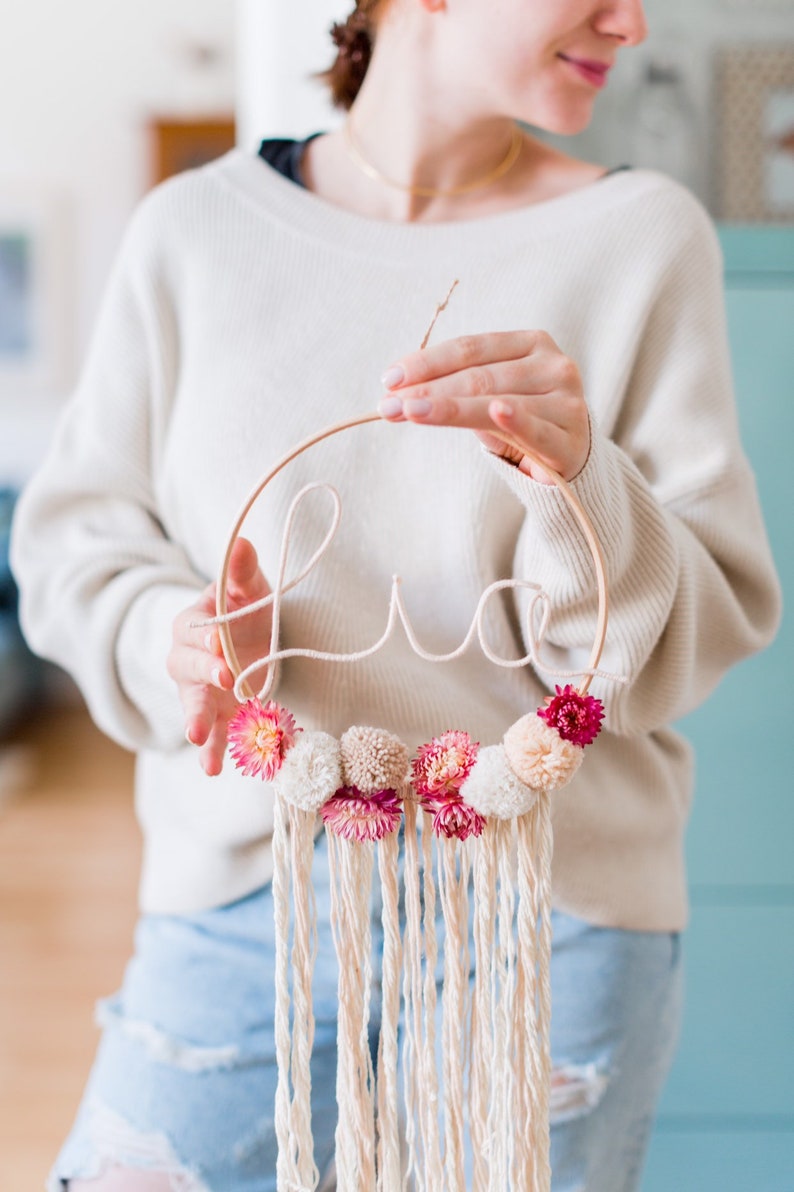 Ein Traumfänger mit Name fürJunge Mädchen Wandbehang im Kinderzimmer oder Tür als Geschenk zur Geburt Holzring für das Babyzimmer Bild 10