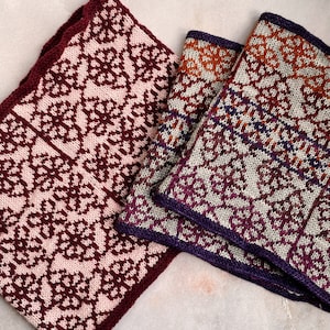 Colorwork cowl knitting pattern - Blooming Bessie cowl with floral motifs