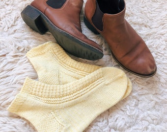 Sock knitting pattern - Lightning, Dogs, and Bamboo socks