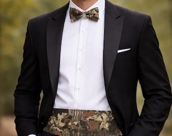 Zestaw Hunter's Camouflage: pas smokingowy i muszka – stylowe dodatki ślubne dla mężczyzn na świeżym powietrzu
