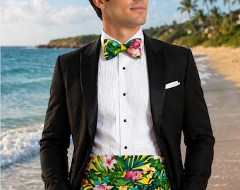 Fajín y pajarita con estampado floral tropical: un elegante accesorio para bodas de verano.