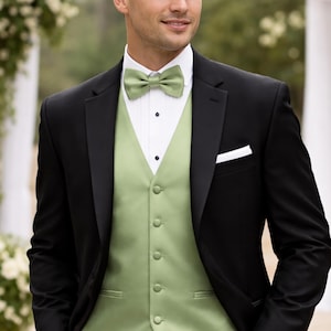 Conjunto de chaleco y pajarita de esmoquin verde salvia, atuendo formal en estampados variados, para bodas.