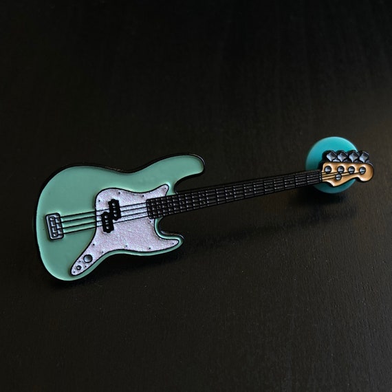 Мягкий басс. Fender Jaguar Bass Mark Hoppus. Fender Jazz Bass зеленый. Fender Mark Hoppus Precision Bass Surf Green 2002 Mexico бас-гитара. Mark Hoppus Bass.