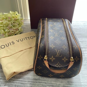 Lv Pochette + Brand packaging + Lv signature Box - Sling and Bling