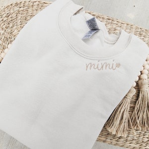 Personalized Mimi Collar, Embroidered Grandma Crewneck, Christmas Gift for Grandma Gigi, Mimi Sweatshirt, New Grandma Crewneck, Women 149