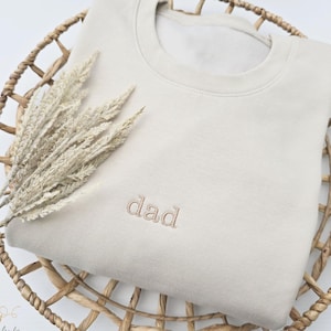 Embroidered Mom and Dad Matching Sweatshirts Dad Sweatshirt, Pregnancy Announcement, Christmas gift for Dad Crewneck Dad Gift W195 Men223
