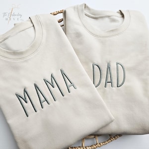 Embroidered Mom and Dad Matching Sweatshirts Mama Sweatshirt, Pregnancy Announcement, Mom Christmas gift for Mom Crewneck P17, M240