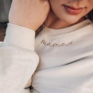 Mama Embroidered Sweatshirt: Custom Collar, Cotton Blend