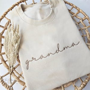 Embroidered Grandma Sweatshirt Custom Grandma Est Sweatshirt, Pregnancy Announcement, Grandma Gift, Nana, Gigi, Mother&#39;s Day Gift, Women 107