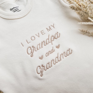 Monos bordados para bebé, marca "Abuelo y Abuela" Monos lindos "Amo a mi abuela y abuelo" Monos personalizados, marca "Abuelos" 402 imagen 3