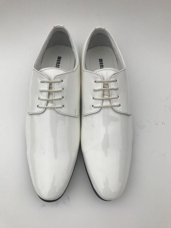 white lace oxford shoes