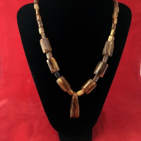 Old Huge Bakelite necklace in large brown flamed … - image 7