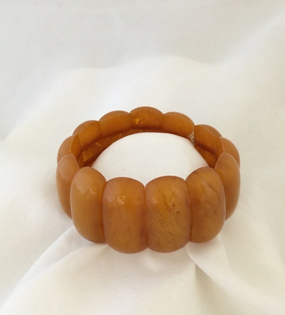 Bakelite Bangle stretch (elastic)  bracelet butte… - image 9