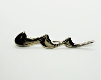 Large designed brooch in silver marked LIGA and 925.