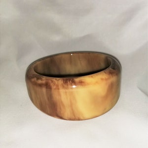 Rare Solid and thick Bakelite Bangle bracelet in caramel colour tested with Simichrome.