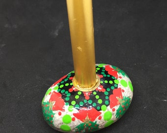 Mandalastein as candle holder for Advent season Christmas season-Dot painting green red