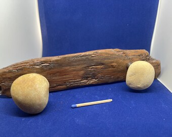 Pure nature - wall hooks, coat hooks - made of driftwood and 2 river stones