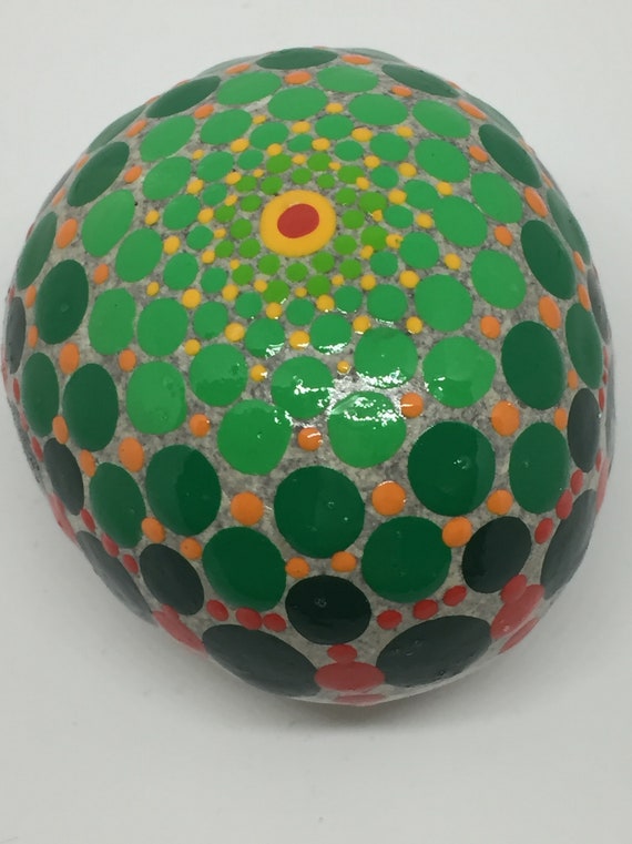 Mandalastein, Mandalakugel Dot Painting grün rot