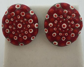 Mandalastein stud earrings "Red Dots"