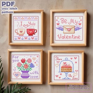 Puede incluir: Cuatro patrones de punto de cruz con temática de San Valentín. Los patrones incluyen un par de tazas de té con el texto "Te amo", un ramo de flores en un jarrón con el texto "Para ti con amor", un pastel con el texto "Comparte el amor", y un sobre con alas y el texto "Sé mi Valentín".