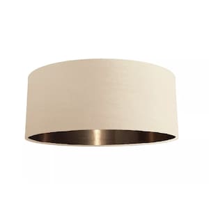 K&ouml;nnte beinhalten: Ein cremefarbener Lampenschirm mit goldfarbenem Metallic-Besatz. Der Lampenschirm hat eine zylindrische Form.