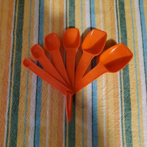 Tupperware Measuring Spoons Set 6 Scoops Nesting Click-Together