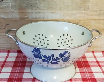 RARE Pfaltzgraff Yorktowne Colander